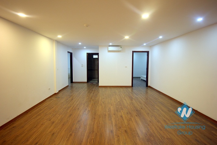A spacious 3 bedroom apartment for rent in Xuan dieu, Tay ho