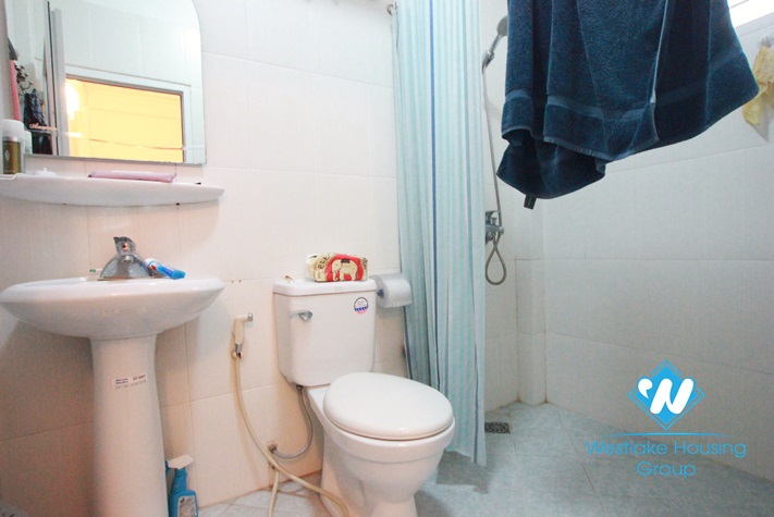 Nice apartment for rent in Nghi Tam Village, Tay Ho , Ha Noi