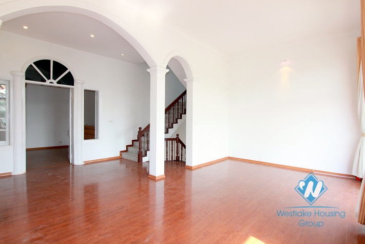 Nice house with stunning view of West lake on Au Co street, Tay Ho, Hanoi