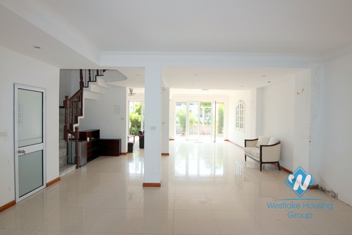 Nice house with stunning view of West lake on Au Co street, Tay Ho, Hanoi
