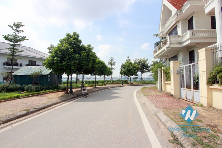 Nice house with stunning view of West lake on Au Co street, Tay Ho, Hanoi