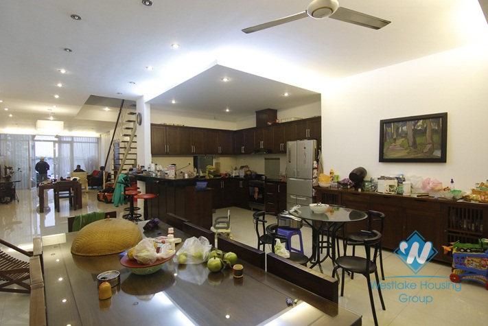 A beautiful and elegant 3 bedroom apartment for rent in Hai Ba Trung