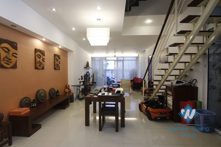 A beautiful and elegant 3 bedroom apartment for rent in Hai Ba Trung