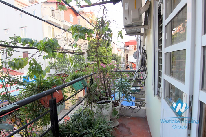 Cheap three bedrooms house for rent in Au Co street, Tay Ho, Ha noi