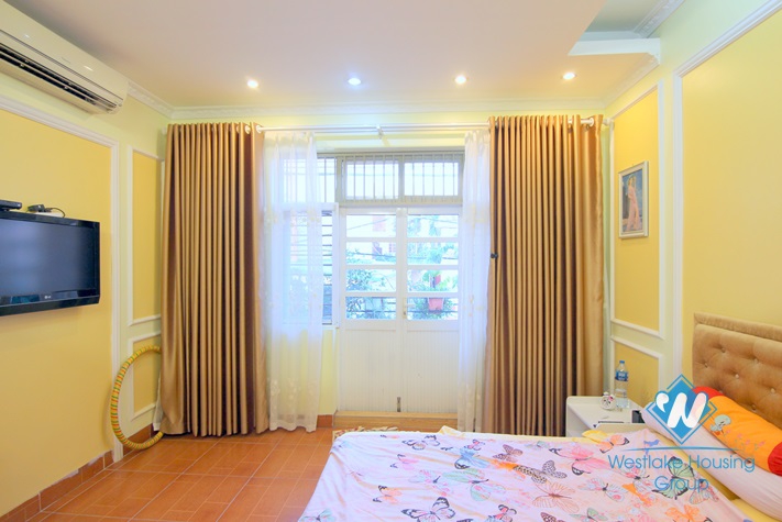 Cheap three bedrooms house for rent in Au Co street, Tay Ho, Ha noi