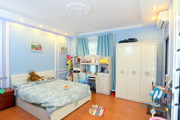 Cheap three bedrooms house for rent in Au Co street, Tay Ho, Ha noi