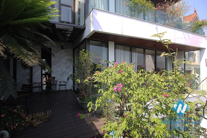 Lake view and spacious apartment for rent in Vu Mien st, Tay Ho, Ha Noi