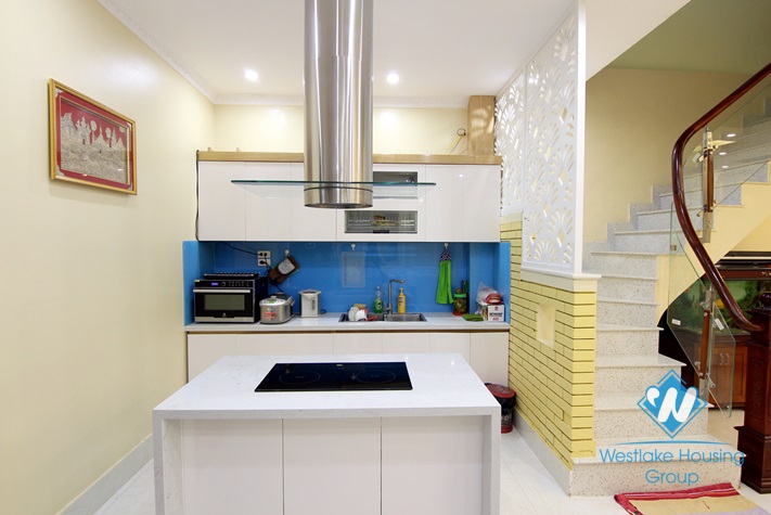 Cheap three bedrooms house for rent in Au Co street, Tay Ho, Ha noi