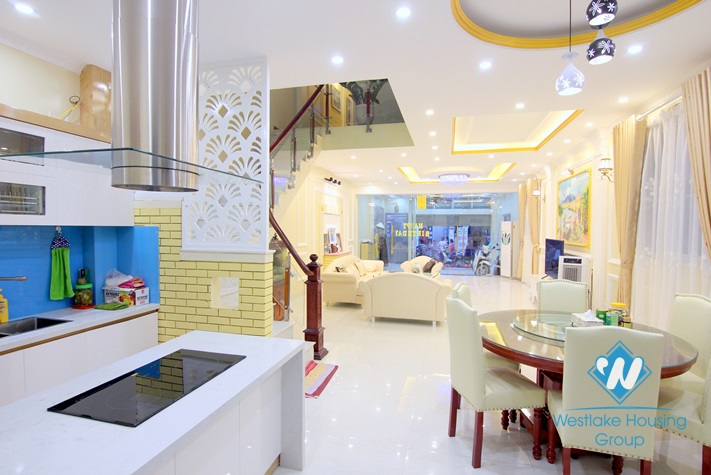 Cheap three bedrooms house for rent in Au Co street, Tay Ho, Ha noi