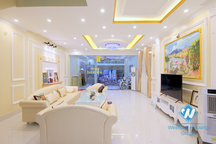 Cheap three bedrooms house for rent in Au Co street, Tay Ho, Ha noi