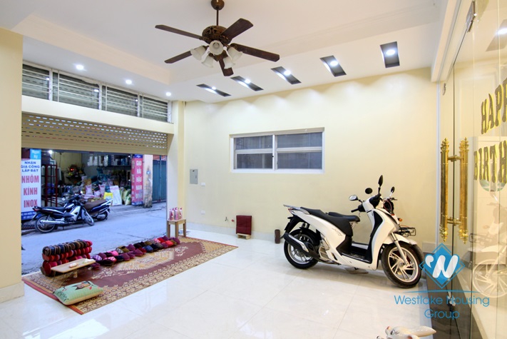 Cheap three bedrooms house for rent in Au Co street, Tay Ho, Ha noi