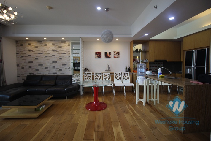 Three bedrooms apartment for rent in IPH, Cau Giay.
