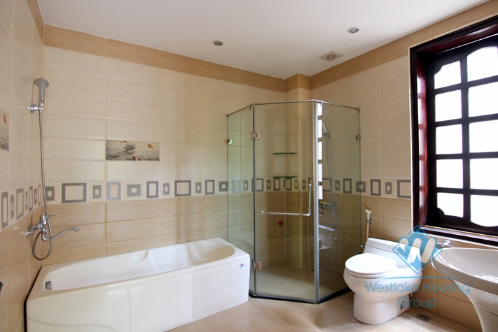 Four bedrooms house for rent in Tay Ho district, Ha Noi
