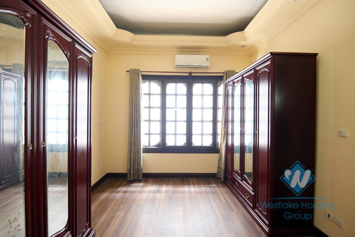Four bedrooms house for rent in Tay Ho district, Ha Noi