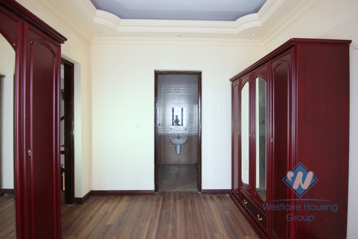 Four bedrooms house for rent in Tay Ho district, Ha Noi