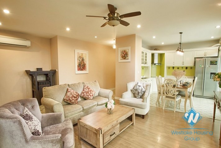 A gorgeously beautiful and stylish 3 bedroom apartment for rent in Dong Da District