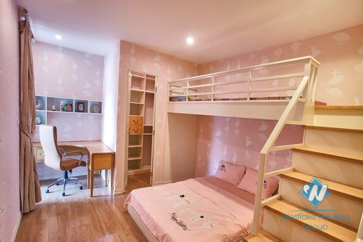 A gorgeously beautiful and stylish 3 bedroom apartment for rent in Dong Da District