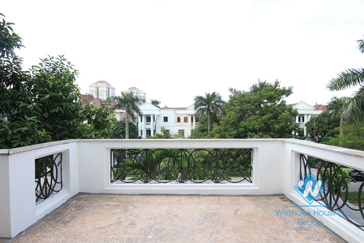 400 sqm villa with 4 bedrooms for rent in D block, Ciputra.