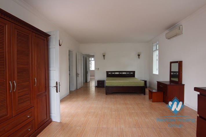 400 sqm villa with 4 bedrooms for rent in D block, Ciputra.