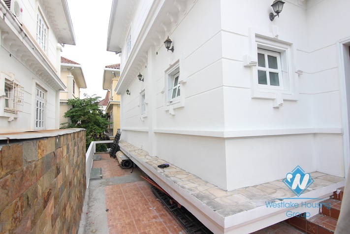400 sqm villa with 4 bedrooms for rent in D block, Ciputra.