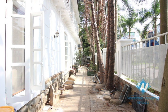 400 sqm villa with 4 bedrooms for rent in D block, Ciputra.