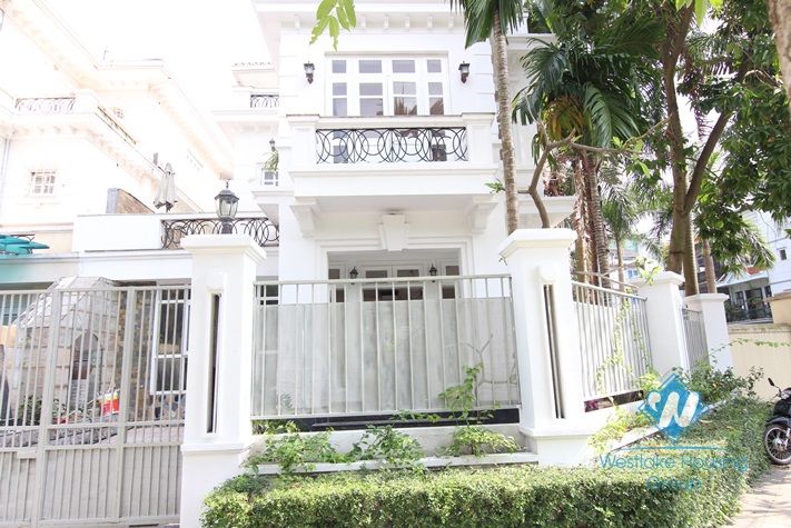 400 sqm villa with 4 bedrooms for rent in D block, Ciputra.