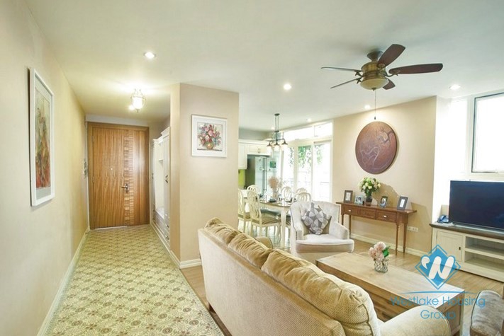 A gorgeously beautiful and stylish 3 bedroom apartment for rent in Dong Da District