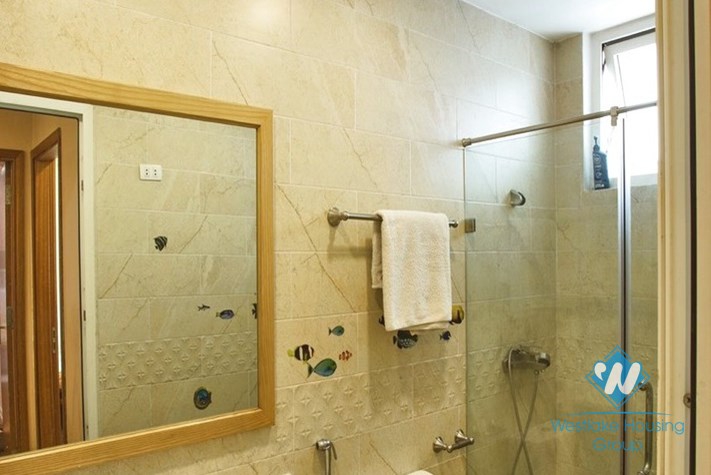 A gorgeously beautiful and stylish 3 bedroom apartment for rent in Dong Da District