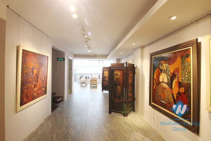 An office or make the restaurant for rent in Tay Ho area.