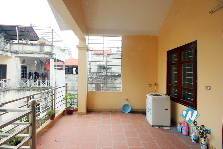 Cheap house with 4 bedrooms for rent in Au Co street, Tay Ho district.
