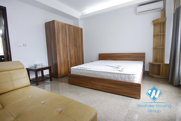 Reasonable price 2 bedrooms apartment for rent in Lang Ha st, Dong Da district.