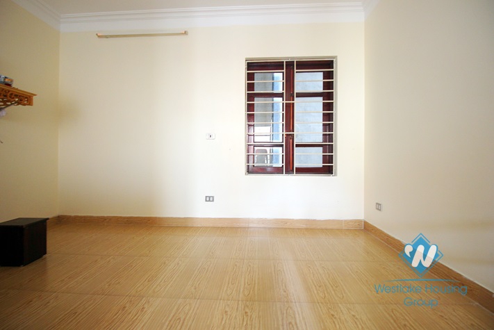 Cheap house with 4 bedrooms for rent in Au Co street, Tay Ho district.