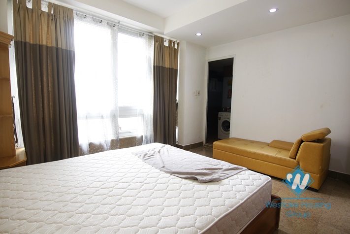 Reasonable price 2 bedrooms apartment for rent in Lang Ha st, Dong Da district.