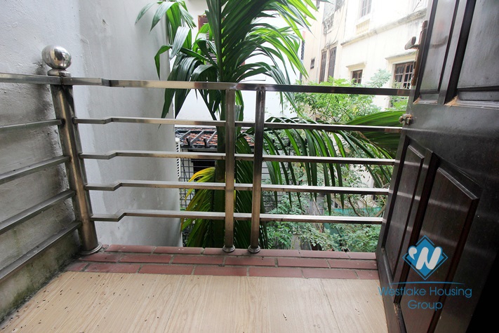 Cheap house with 4 bedrooms for rent in Au Co street, Tay Ho district.