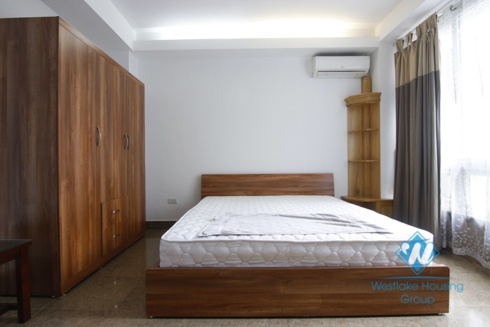 Reasonable price 2 bedrooms apartment for rent in Lang Ha st, Dong Da district.