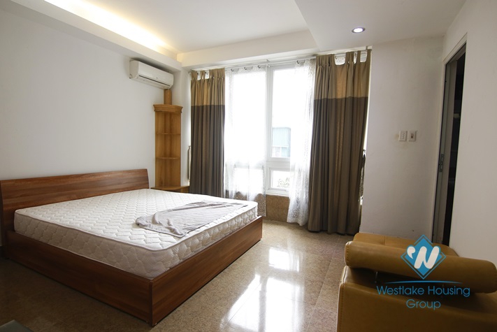 Reasonable price 2 bedrooms apartment for rent in Lang Ha st, Dong Da district.