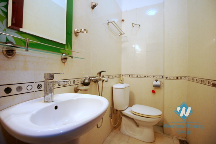 Cheap house with 4 bedrooms for rent in Au Co street, Tay Ho district.