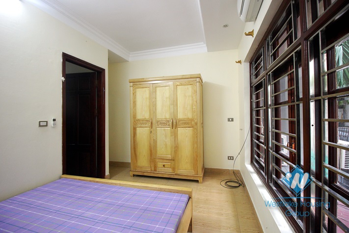 Cheap house with 4 bedrooms for rent in Au Co street, Tay Ho district.