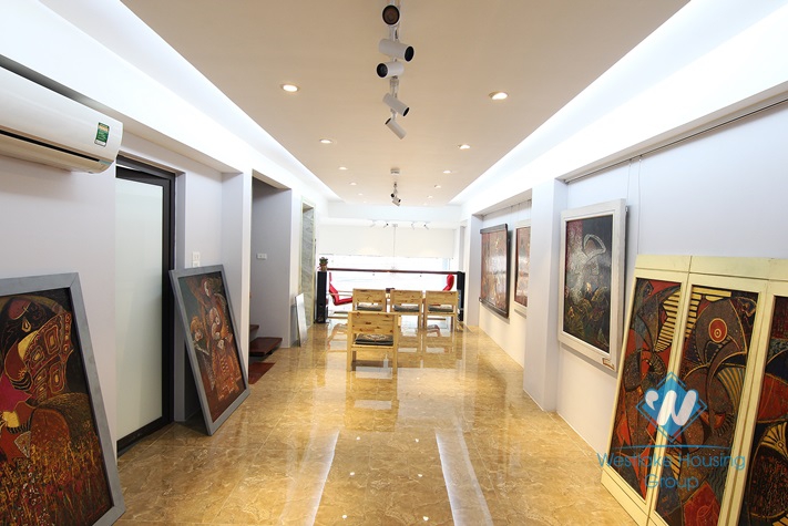 An office or make the restaurant for rent in Tay Ho area.