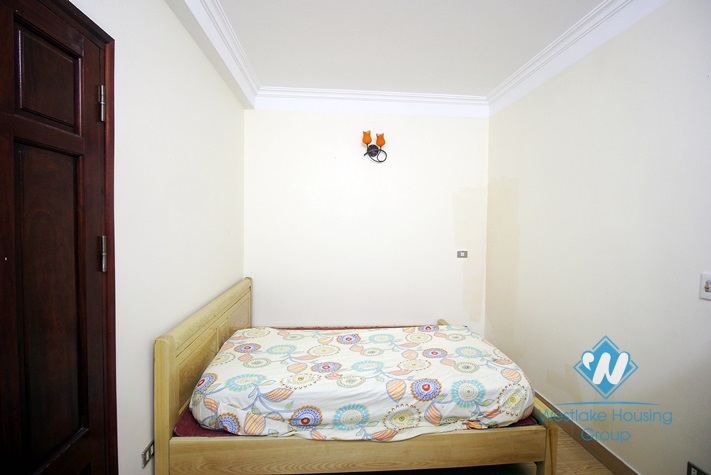 Cheap house with 4 bedrooms for rent in Au Co street, Tay Ho district.