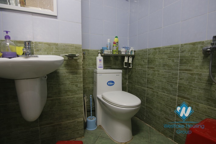 Reasonable price 2 bedrooms apartment for rent in Lang Ha st, Dong Da district.