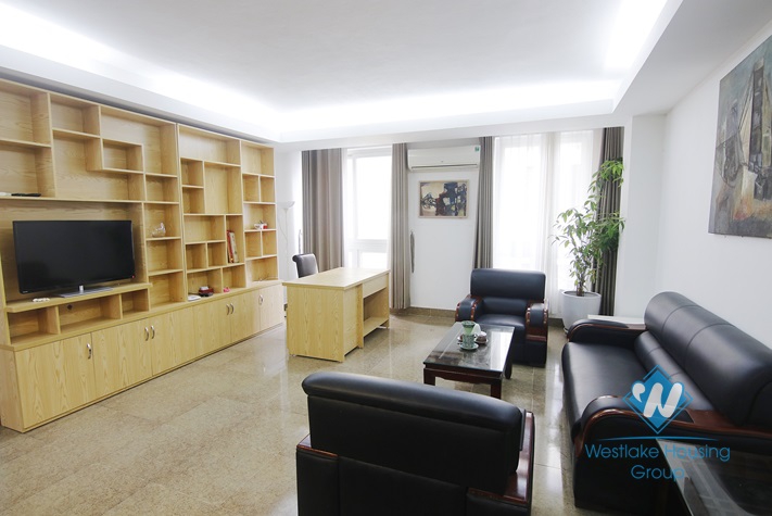 Reasonable price 2 bedrooms apartment for rent in Lang Ha st, Dong Da district.