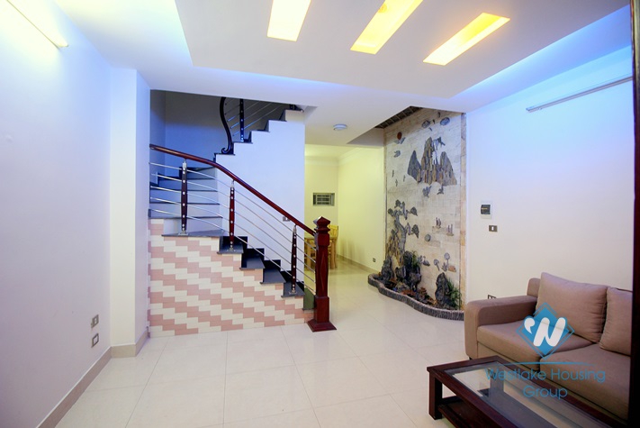 Cheap house with 4 bedrooms for rent in Au Co street, Tay Ho district.