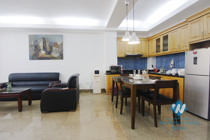 Reasonable price 2 bedrooms apartment for rent in Lang Ha st, Dong Da district.