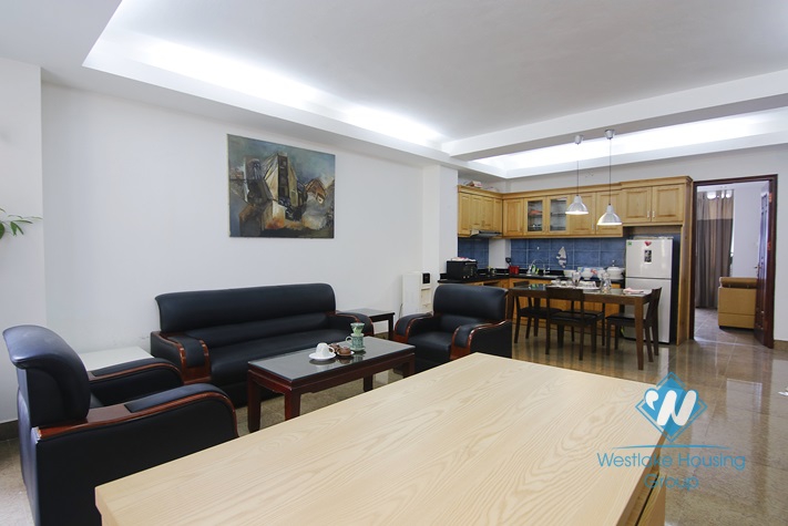 Reasonable price 2 bedrooms apartment for rent in Lang Ha st, Dong Da district.