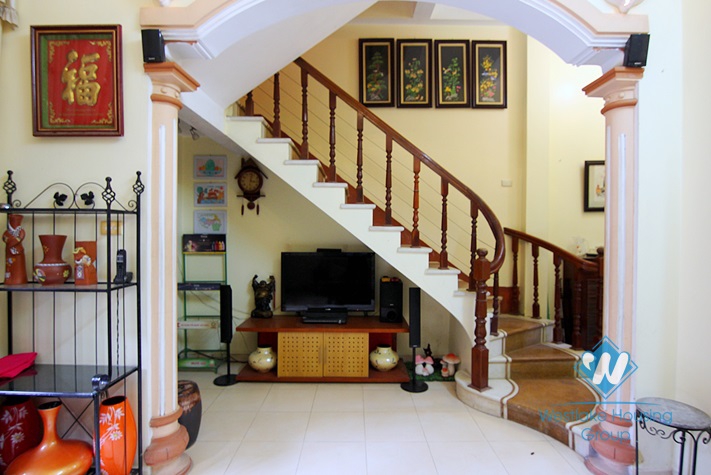 Private house with 4 bedrooms for rent in Au Co st, Tay Ho district.
