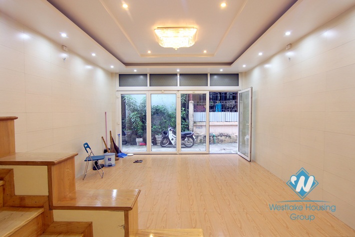 An afforable and lovely house for rent on Au Co street, Tay Ho District