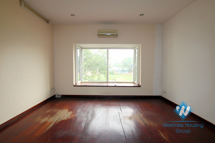 A large house with 5 bedrooms for rent in Tay Ho district