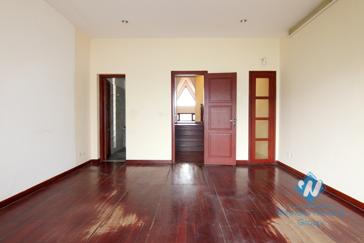A large house with 5 bedrooms for rent in Tay Ho district