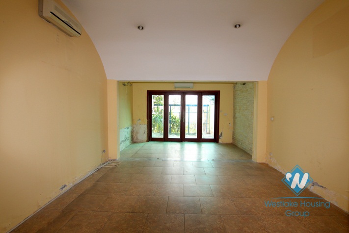 A large house with 5 bedrooms for rent in Tay Ho district